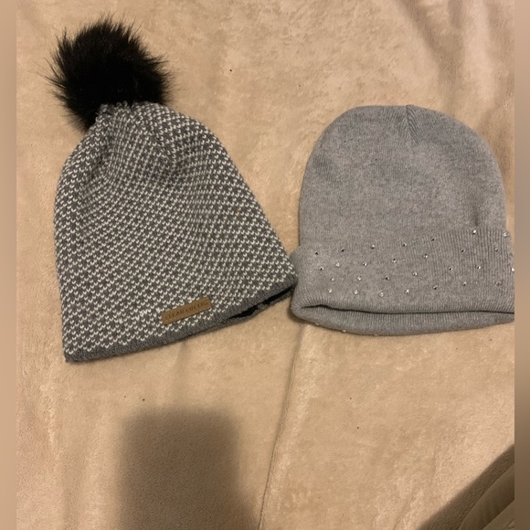 A brand new skirt and 2 give away hats 👒 for 🍃Free🍃 - Picture 5 of 6